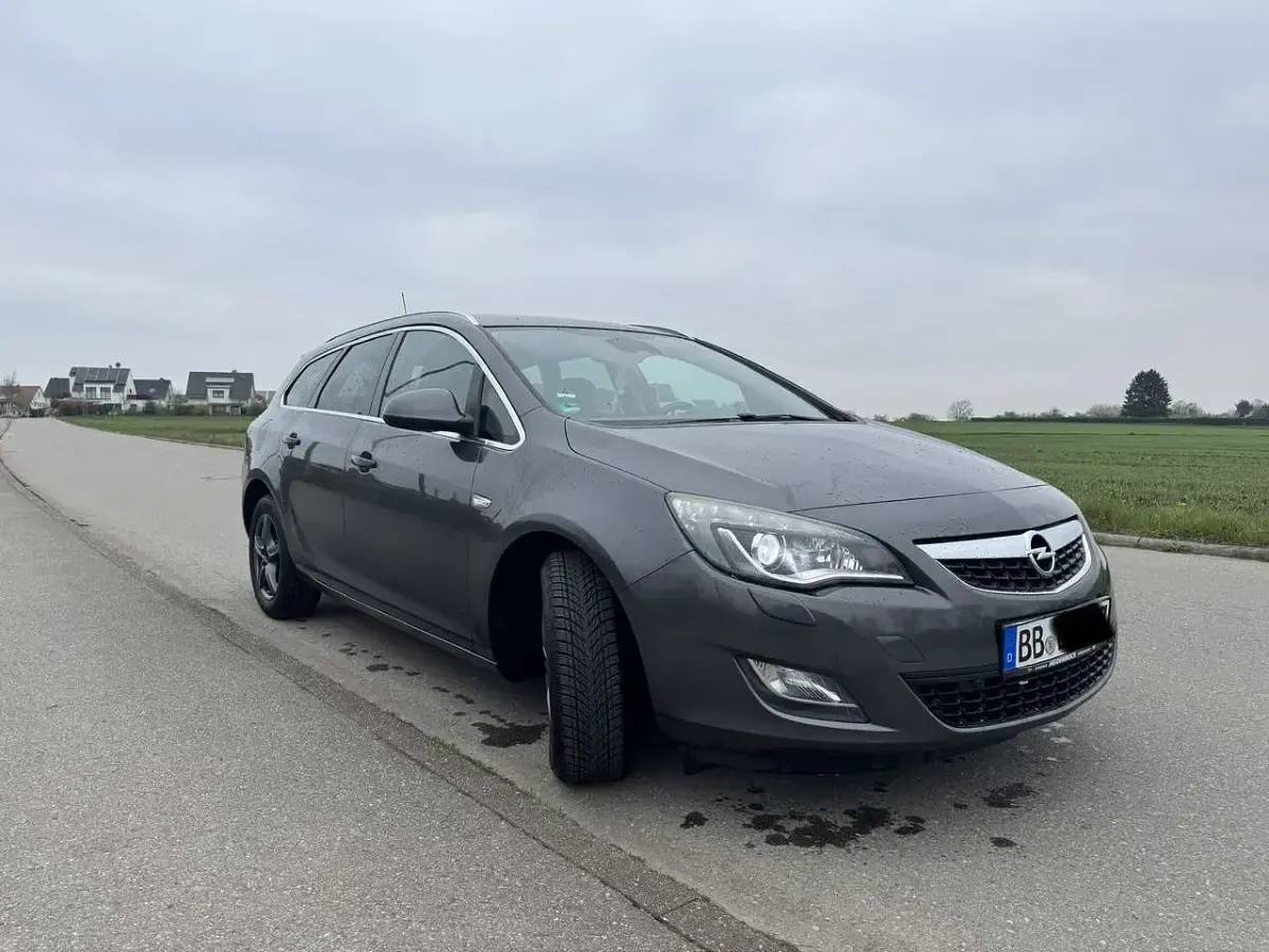 Usata Opel Astra Sport 180 CV (132 kW) 2011 Grigio Station wagon