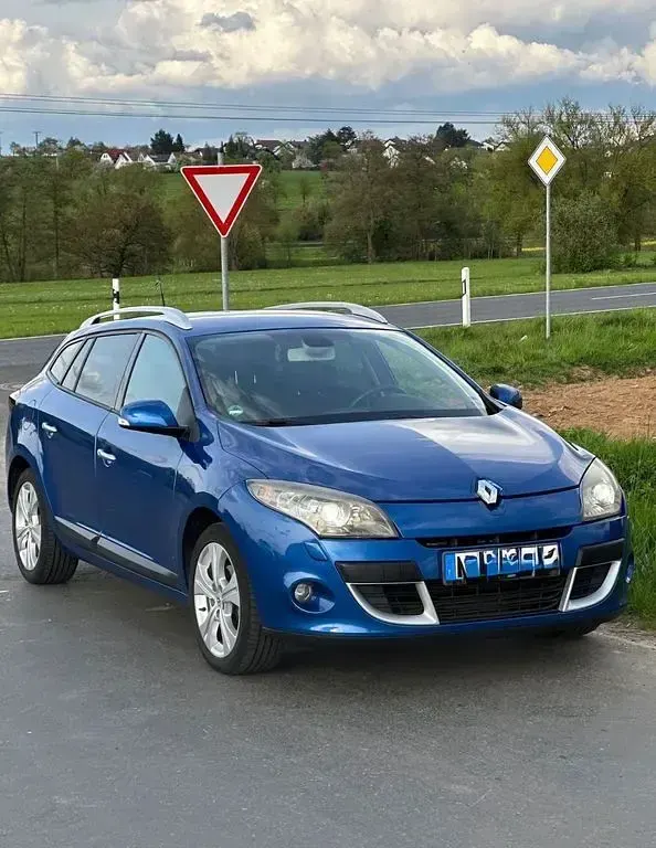 Gebraucht Renault Mégane III 131 PS (96 kW) 2010 Blau Limousine