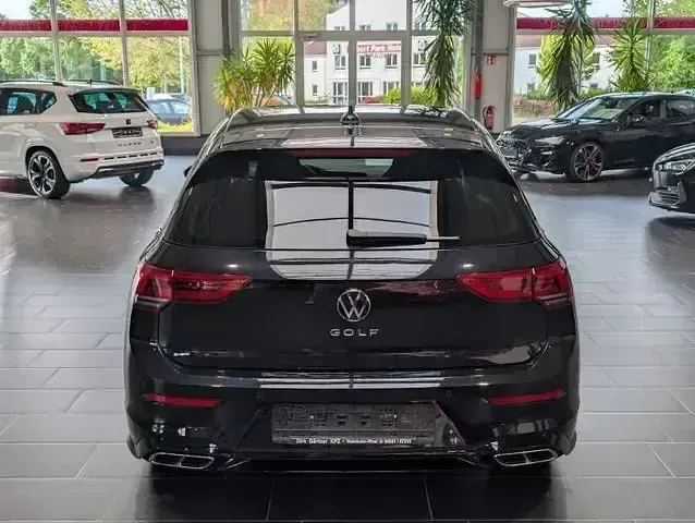 Gebraucht VW Golf VIII R-line 190 PS (139 kW) 2023 Schwarz Limousine