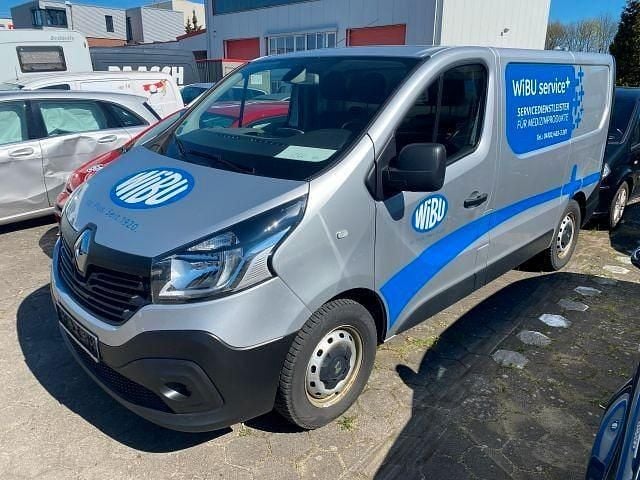 Gebraucht Renault Trafic Komfort 145 PS (106 kW) 2018 Silber Van / Kleinbus