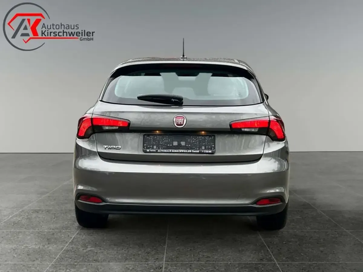 Gebraucht Fiat Tipo Life 101 PS (74 kW) 2022 Colosseo grau metallic Limousine