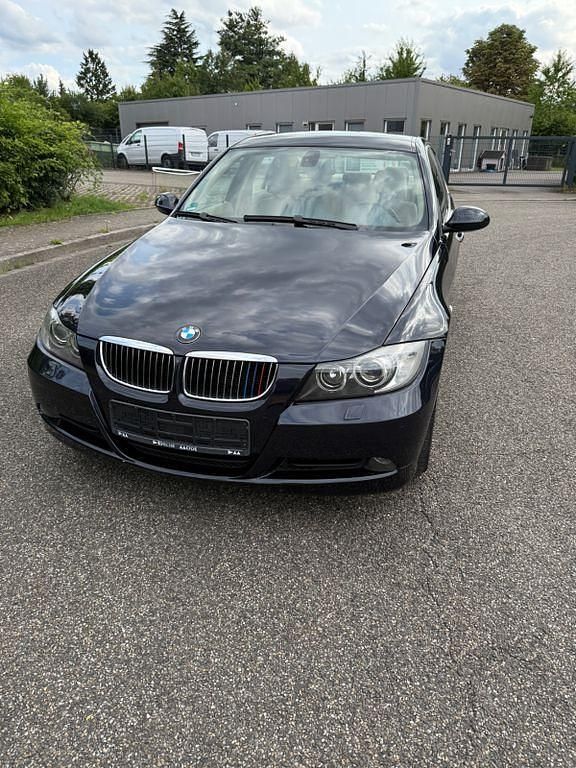 Blau Gebraucht 2005 BMW 325 Sport Line Limousine | 10.600 € (Teuer) - Bild 1/4