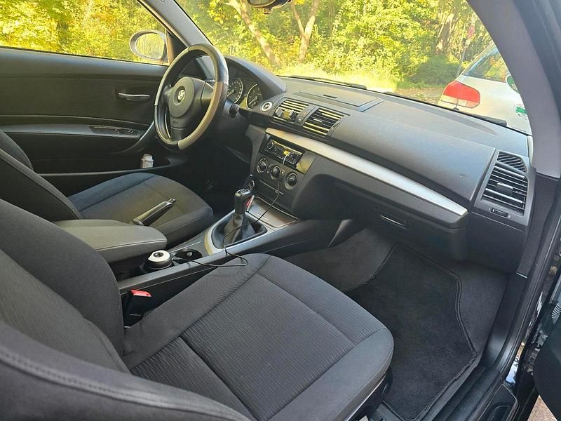 Gebraucht BMW 116 122 PS (89 kW) 2009 Schwarz Kleinwagen