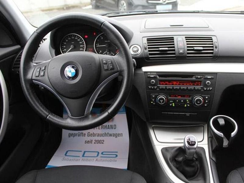 Second-hand BMW 118 Advantage 143 CP (105 kW) 2011 Albastru Hatchback