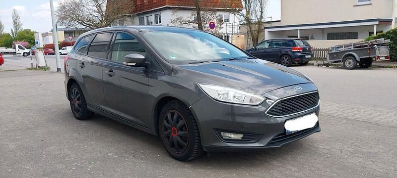 Gebraucht Ford Focus Business Edition 150 PS (110 kW) 2015 Grau Kombi