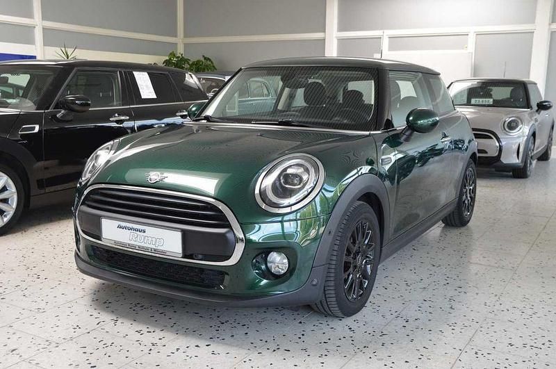 British racing green metallic Gebraucht 2018 Mini ONE Kleinwagen | 16.350 € (Teuer) - Bild 1/4