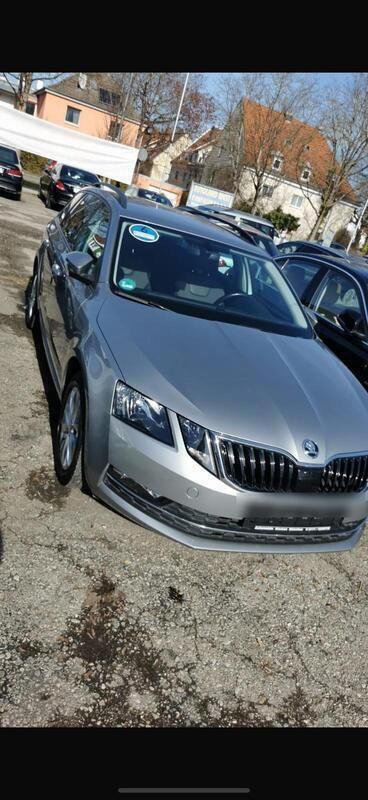 Silber Gebraucht 2017 Skoda Octavia Kombi | 9.200 € (Fairer Preis) - Bild 1/4