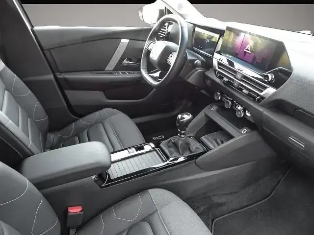 Gebraucht Citroën C4 Shine 131 PS (96 kW) 2023 Manufacturer SUV