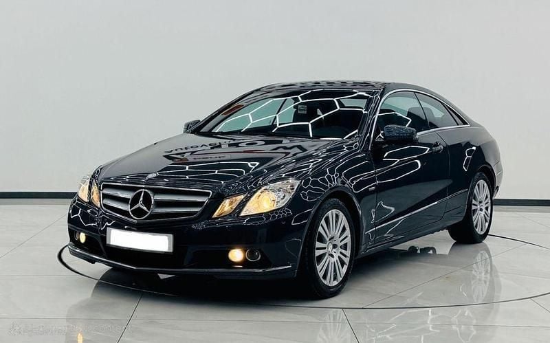 Gebraucht Mercedes E200 184 PS (135 kW) 2010 Schwarz Coupé