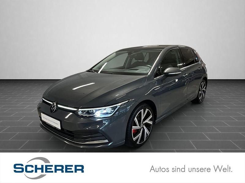 Delfingrau metallic (metallic) Gebraucht 2022 VW Golf VIII Style Limousine | 25.900 € (Fairer Preis) - Bild 1/4