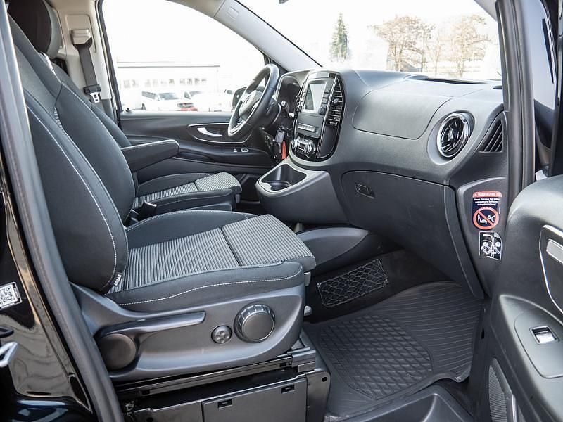 Gebraucht Mercedes Vito 190 PS (139 kW) 2022 Schwarz / obsidianschwarz Van