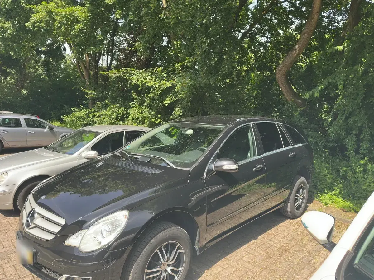 Gebraucht Mercedes R320 231 PS (169 kW) 2007 Schwarz Van / Kleinbus