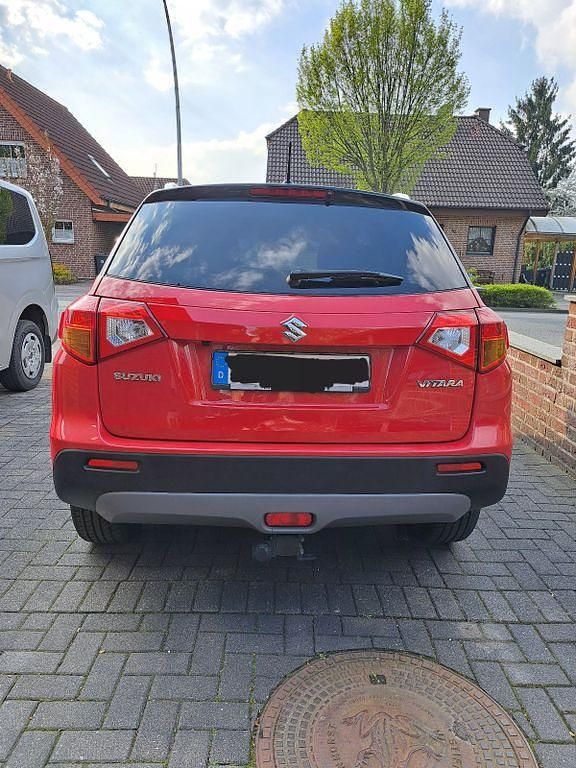 Gebraucht Suzuki Vitara 120 PS (88 kW) 2015 Rot SUV