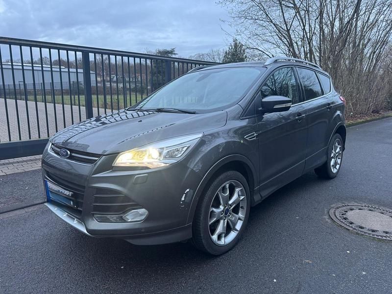 Grau Gebraucht 2015 Ford Kuga SUV | 6.900 € (Fairer Preis) - Bild 1/4