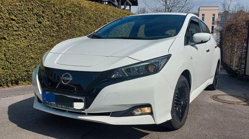 Gebraucht Nissan Leaf Acenta 160 kW (218 PS) 2023 Weiß Kleinwagen