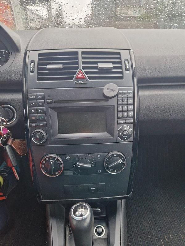 Gebraucht Mercedes A160 Elegance 95 PS (69 kW) 2011 Schwarz Kleinwagen