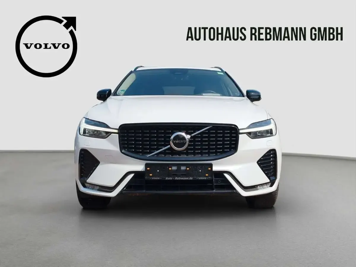 Gebraucht Volvo XC60 Plus 197 PS (144 kW) 2023 Crystal white SUV