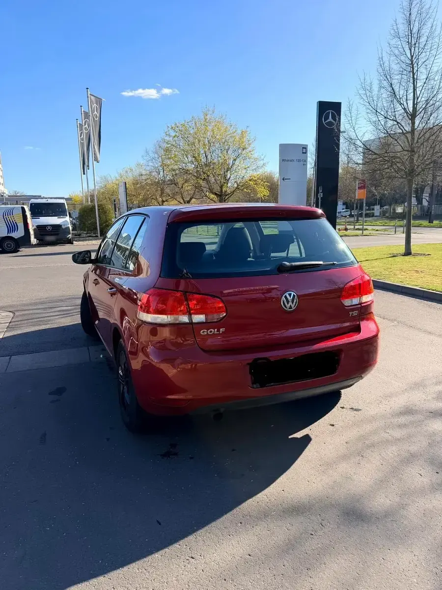 Second-hand VW Golf VI 105 CP (77 kW) 2011 Roșu Hatchback