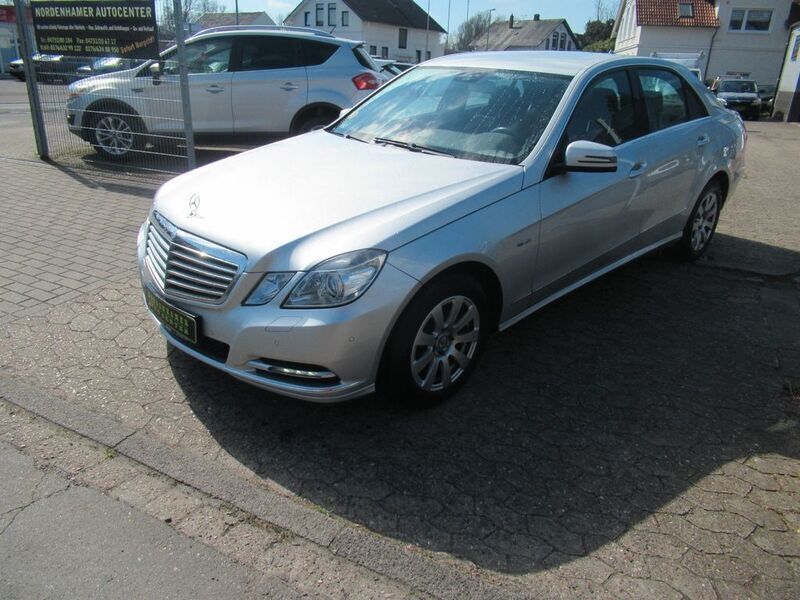 Silber Gebraucht 2010 Mercedes E220 Elegance Limousine | 4.950 € (Guter Preis) - Bild 1/4