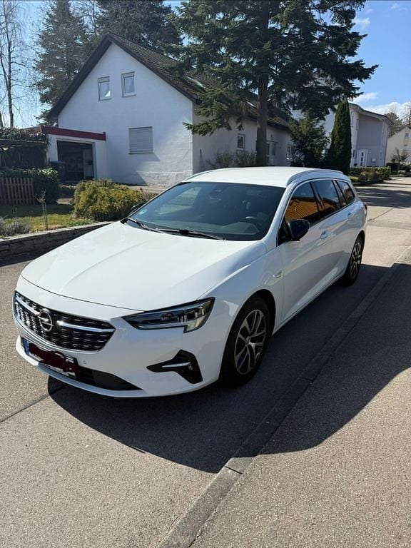 Weiß Gebraucht 2021 Opel Insignia Elegance Kombi | 21.300 € (Etwas zu teuer) - Bild 1/4