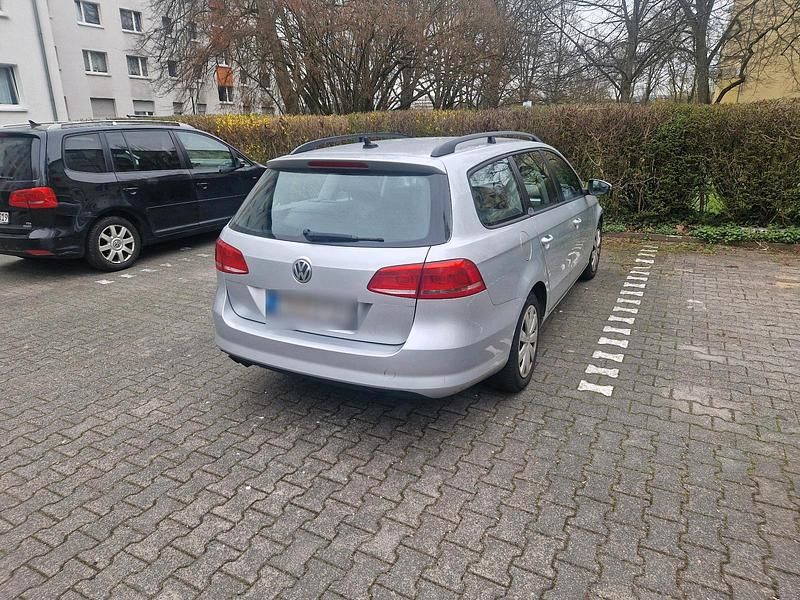 Gebraucht VW Passat 140 PS (102 kW) 2012 Grau Limousine