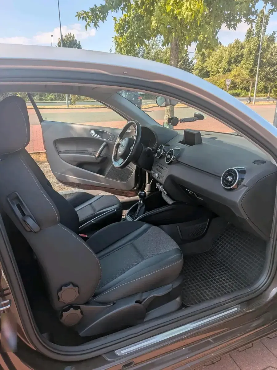 Gebraucht Audi A1 Design 122 PS (89 kW) 2011 Braun Kleinwagen