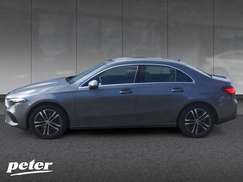 Gebraucht Mercedes A180 Advanced 136 PS (100 kW) 2024 Metalliclack mountaingrau Limousine
