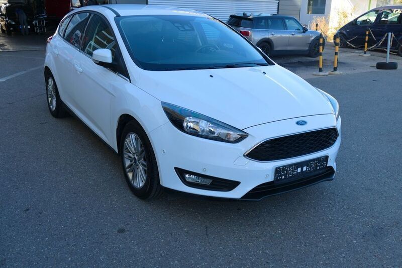 Weiß Gebraucht 2018 Ford Focus Cool & Connect Limousine | 10.990 € (Guter Preis) - Bild 1/4