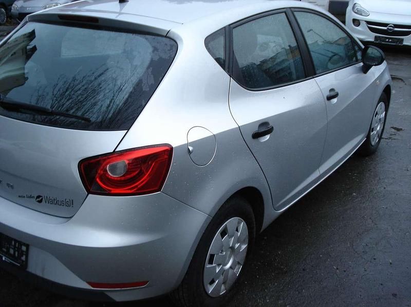 Gebraucht Seat Ibiza Reference 69 PS (50 kW) 2013 "estrella" silber Kleinwagen
