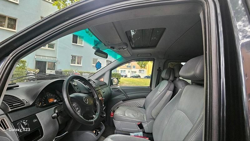 Schwarz Gebraucht 2004 Mercedes Viano Van / Kleinbus | 9.999 € - Bild 1/4