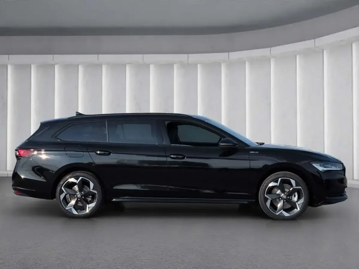 Neu Skoda Superb SportLine 193 PS (141 kW) 2026 Schwarz Kombi
