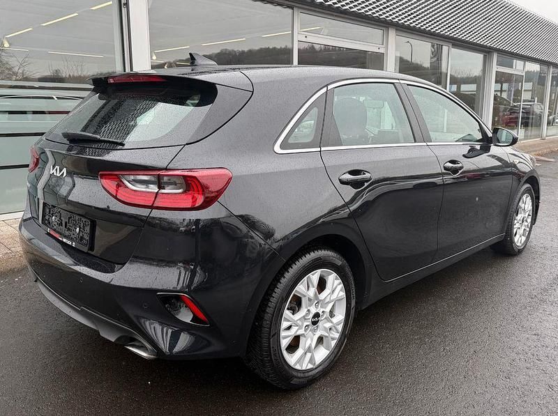 Gebraucht Kia Ceed Vision 160 PS (117 kW) 2023 Schwarz Kleinwagen