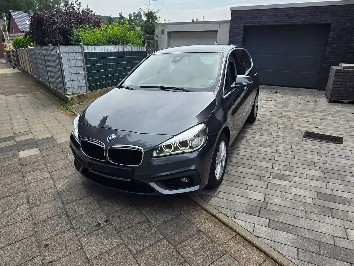 Gebraucht BMW 220 Advantage 192 PS (141 kW) 2017 Mineralgrau metallic Van / Kleinbus