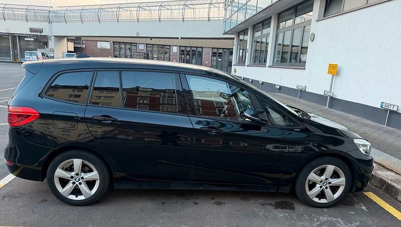 Schwarz Gebraucht 2016 BMW 218 Gran Tourer Sport Line Van / Kleinbus | 13.950 € (Etwas zu teuer) - Bild 1/4