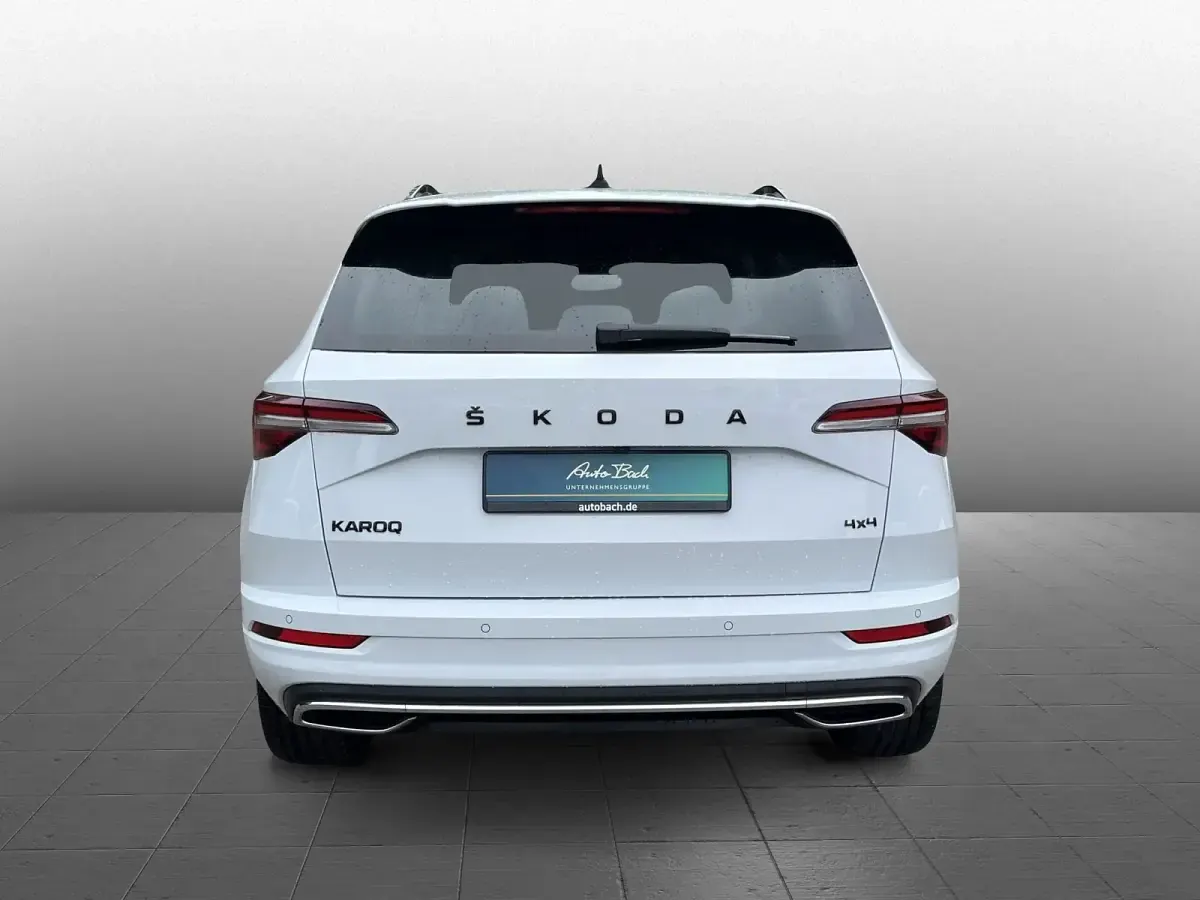 Gebraucht Skoda Karoq SportLine 190 PS (139 kW) 2023 Moonweiß perleffekt SUV