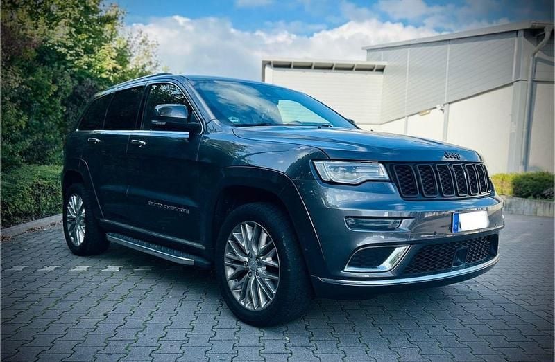 Grau Gebraucht 2018 Jeep Grand Cherokee Summit SUV | 26.490 € (Guter Preis) - Bild 1/4