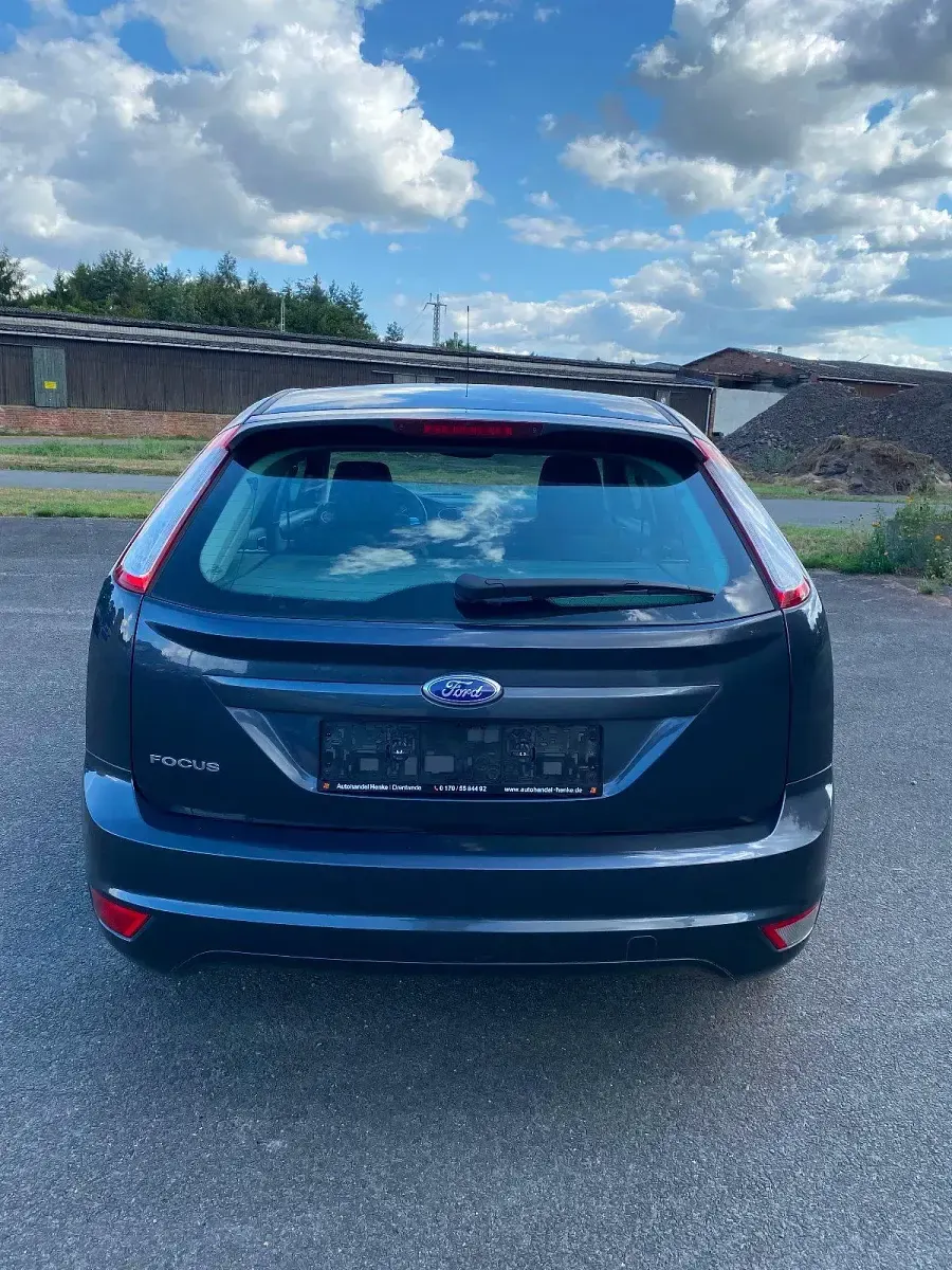 Gebraucht Ford Focus Style 116 PS (85 kW) 2009 Grau Limousine