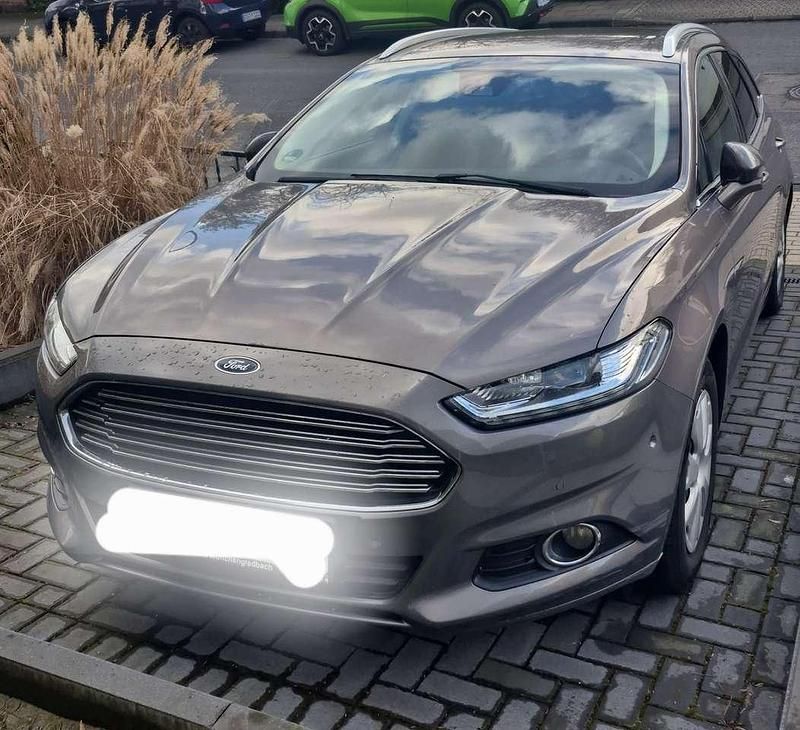Gebraucht Ford Mondeo Titanium 160 PS (117 kW) 2015 Grau Kombi