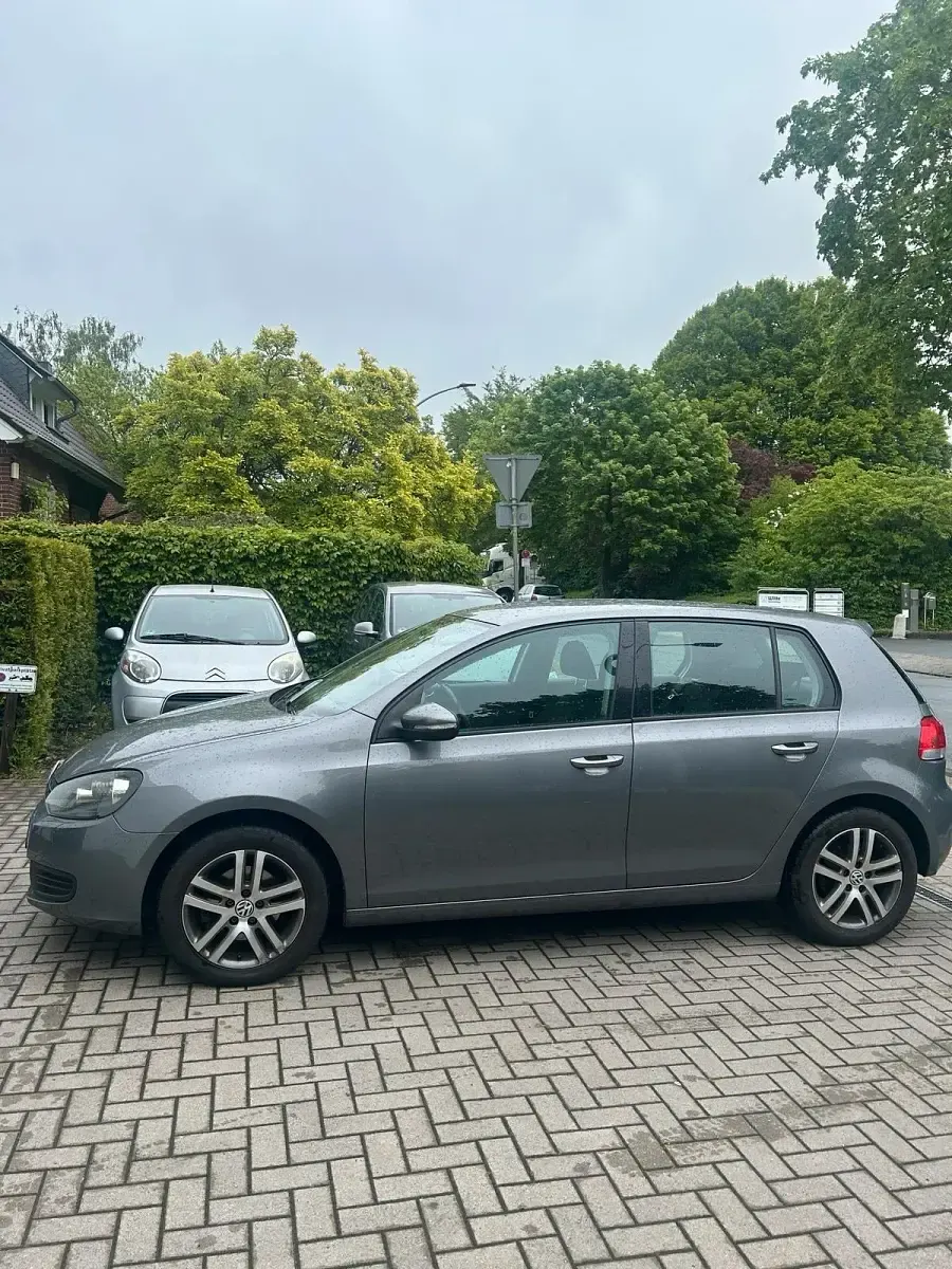 Gebraucht VW Golf VI Trendline 105 PS (77 kW) 2011 Grau Kleinwagen