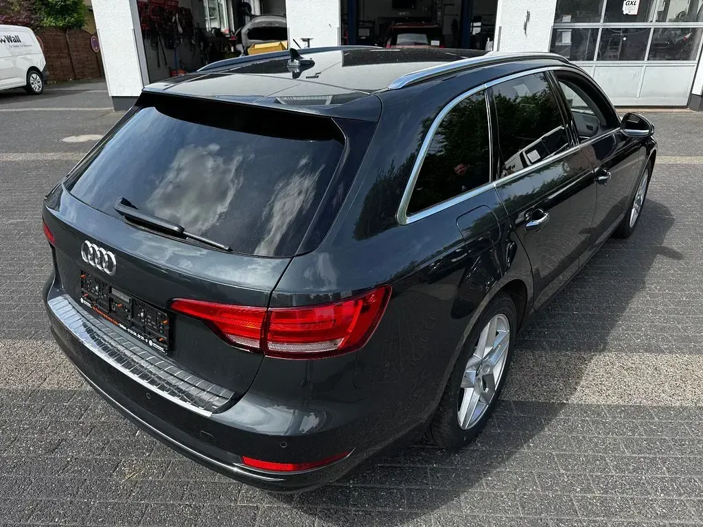 Gebraucht Audi A4 Design 150 PS (110 kW) 2018 Grau Kombi