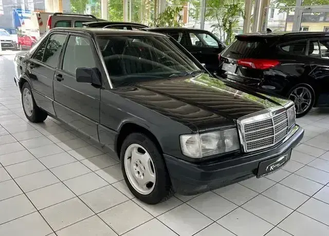 Gebraucht Mercedes 190 94 PS (69 kW) 1991 Schwarz Limousine
