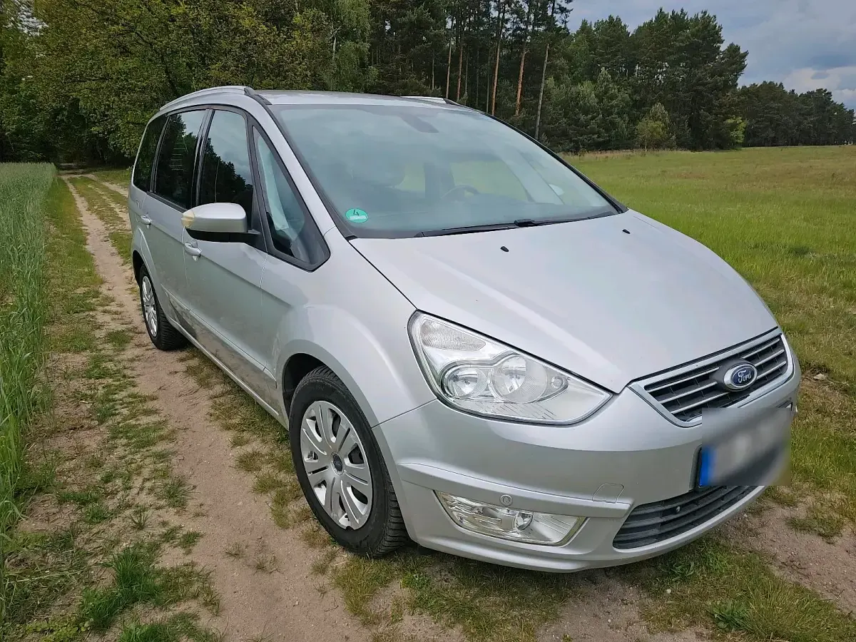 Gebraucht Ford Galaxy 140 PS (102 kW) 2011 Silber Van / Kleinbus