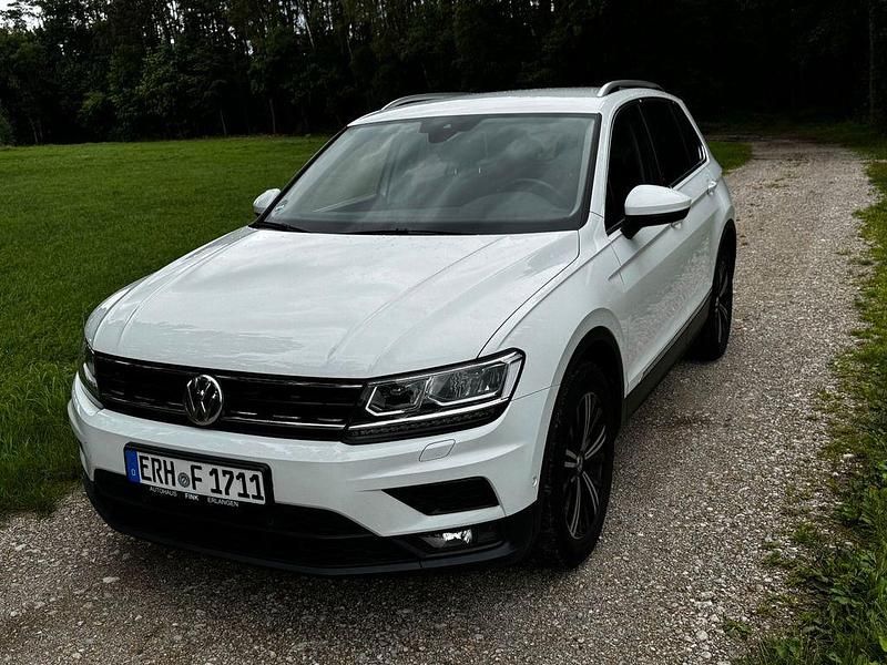 Weiß Gebraucht 2018 VW Tiguan Sound SUV | 21.350 € (Fairer Preis) - Bild 1/4