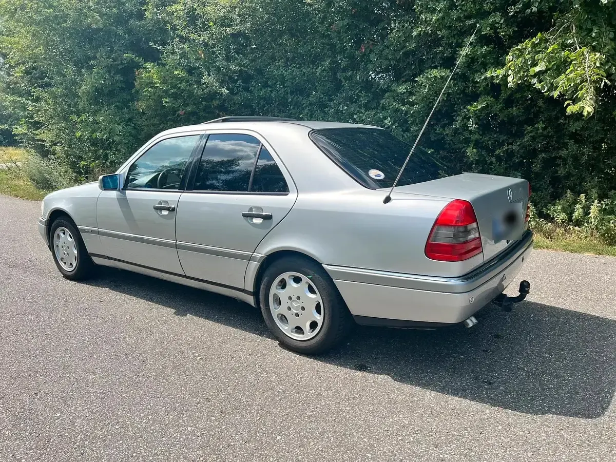 Gebraucht Mercedes C220 Elegance 150 PS (110 kW) 1994 Silber Limousine