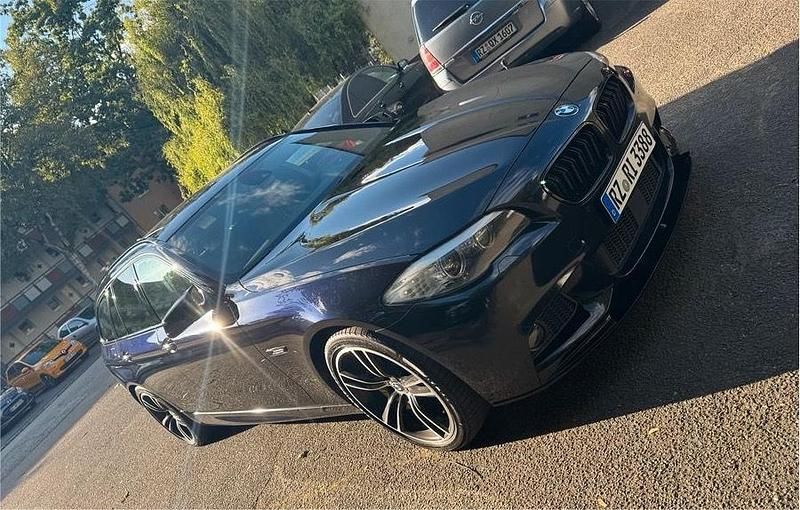 Blau Gebraucht 2011 BMW 530 Kombi | 9.500 € - Bild 1/4