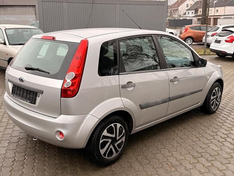 Gebraucht Ford Fiesta 80 PS (58 kW) 2007 Grau Kleinwagen