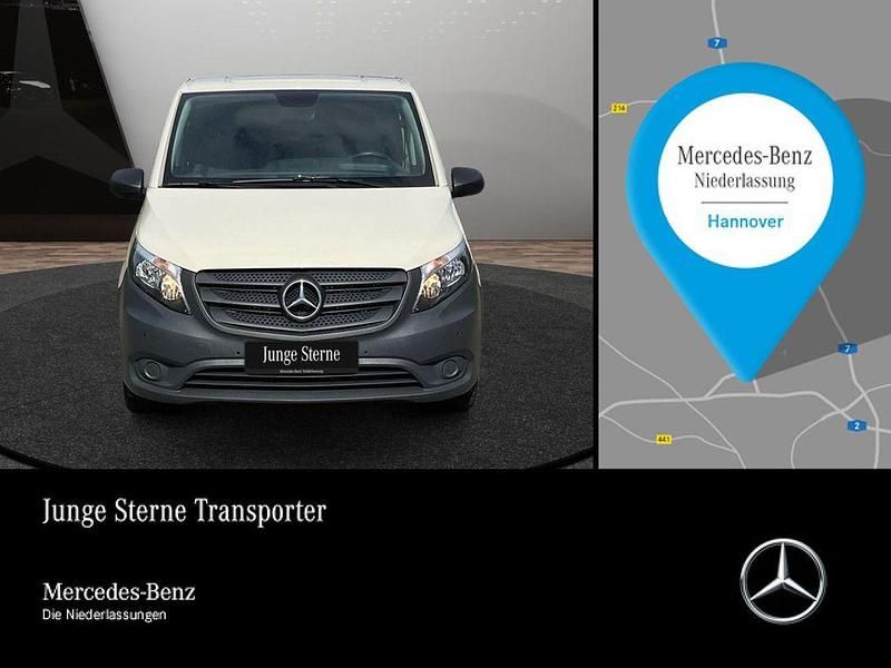 Grau Gebraucht 2021 Mercedes Vito Van / Kleinbus | 20.206 € (Fairer Preis) - Bild 1/4