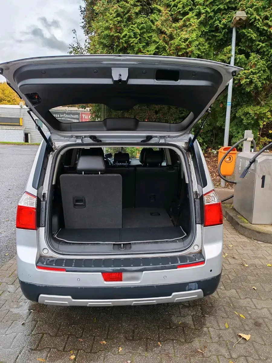 Gebraucht Chevrolet Orlando 142 PS (104 kW) 2012 Silber Van / Kleinbus
