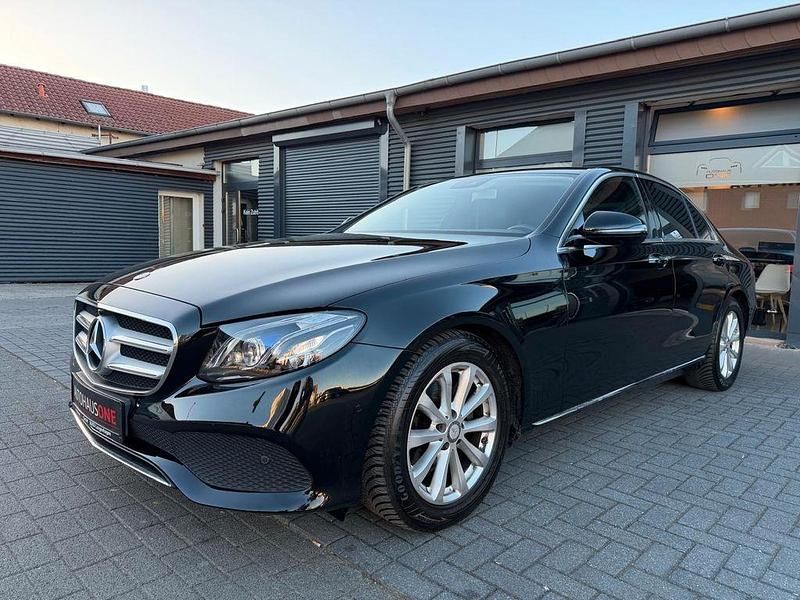 Gebraucht Mercedes E220 Avantgarde 194 PS (142 kW) 2018 Schwarz Limousine