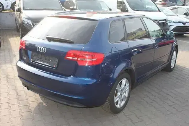 Używany Audi A3 Attraction 105 KM (77 kW) 2010 Niebieski Hatchback